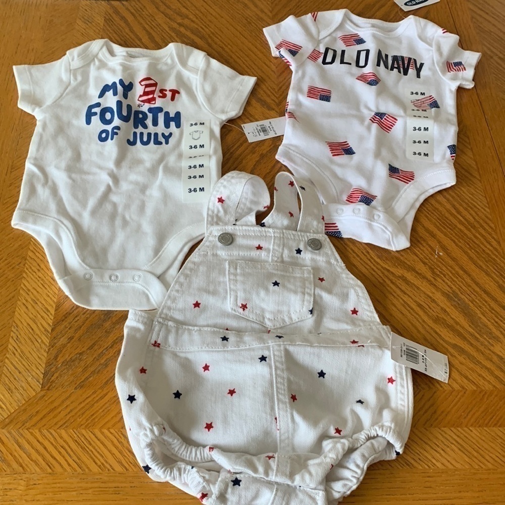 π
ΊNWT 3 pieces 4th of July outfit 3-6 mths